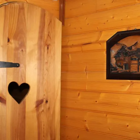 Les Pascals Bed & Breakfast 3*