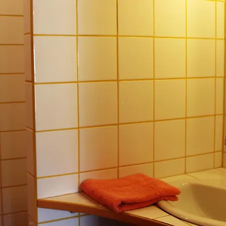 Les Pascals Bed & Breakfast 3*